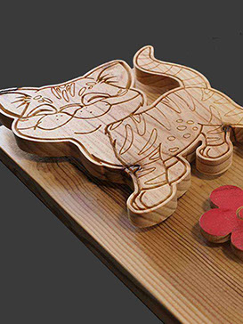 Pour votre enfant, une belle toise en bois avec un joli et gentil chaton. Mariez le avec quelques personnages magiques.