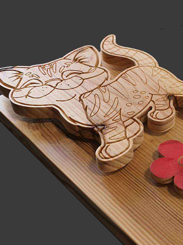 Pour votre enfant, une belle toise en bois avec un joli et gentil chaton. Mariez le avec quelques personnages magiques.