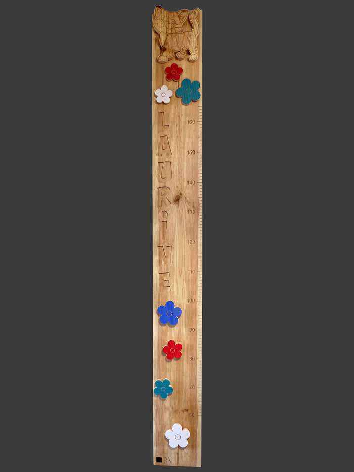 La toise au chat fleuri. Laurine la petite fille adore les chats, pour sa chambre j'ai créé cette grande toise murale.