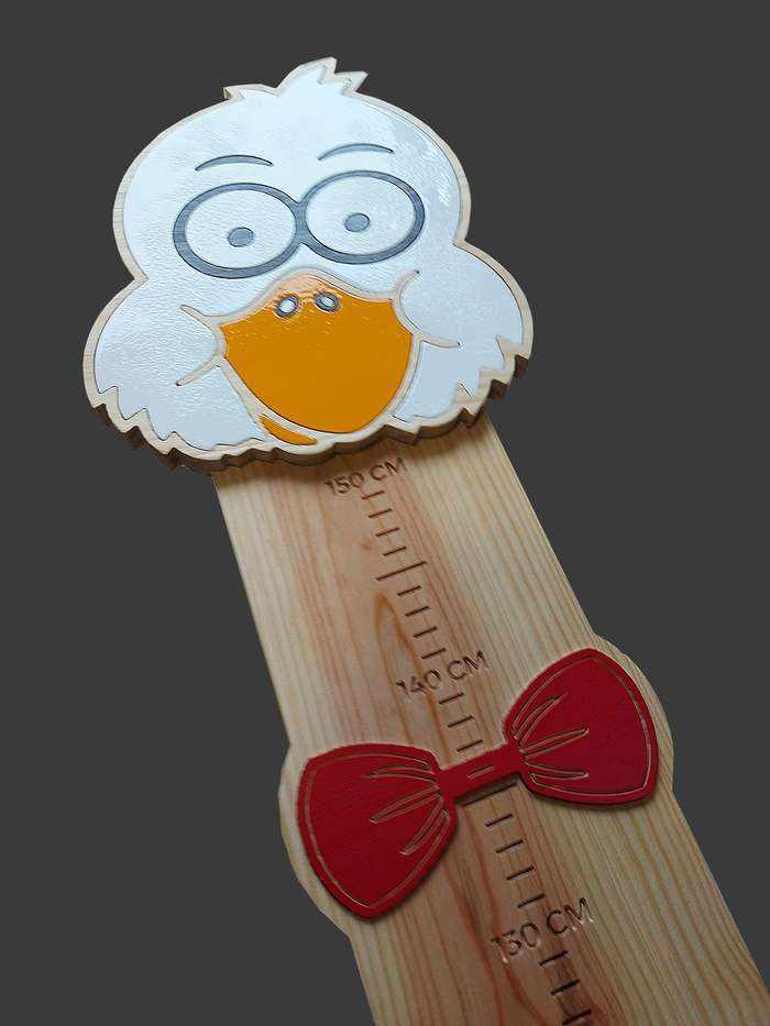 Haut de la toise autruche en bois, avec des détails de la tête et des plumes, création sur mesure. Un souvenir intemporel !